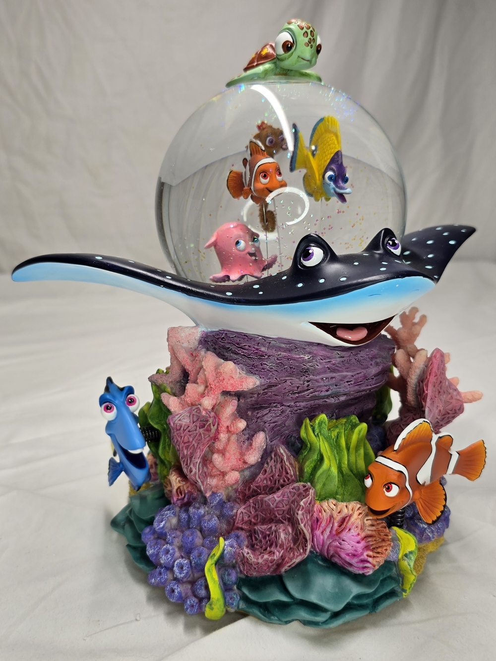 Disney Pixar Finding Nemo Over The Waves Coral Reef Snow Globe Music Box Dori